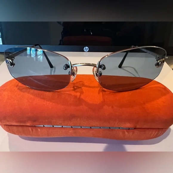 Authentic Iconic Chanel light blue 4002 Rimless CC logo 90’s sunglasses. - Picture 3 of 10